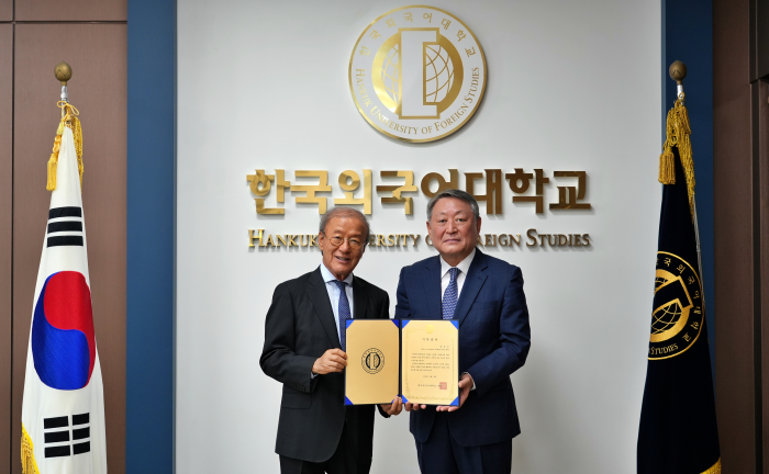 윤윤수 미스토홀딩스 회장, 발전기금 10억 원 기부 대표이미지